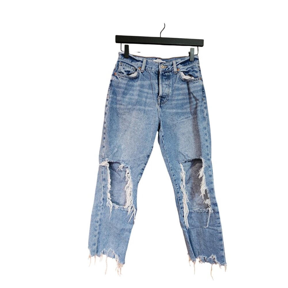 Distressed High-Waist Mom Jeans With Frayed Hem & Ripped Knees - Forever 21 - Si